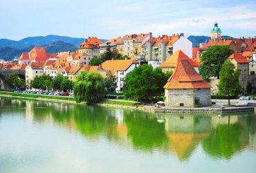 Уютный город в Словении назвали лучшим направлением Европы для посещения этой осенью