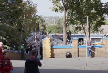 Атака на Кривой Рог: по меньшей мере трое погибших, под завалами может оставаться человек