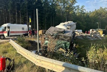 У Рівненській області водій автоцистерни в'їхав у блокпост і збив на смерть поліцейського (фото)