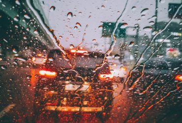 Як уникнути запотівання вікон в авто: цей лайфхак змінює правила гри