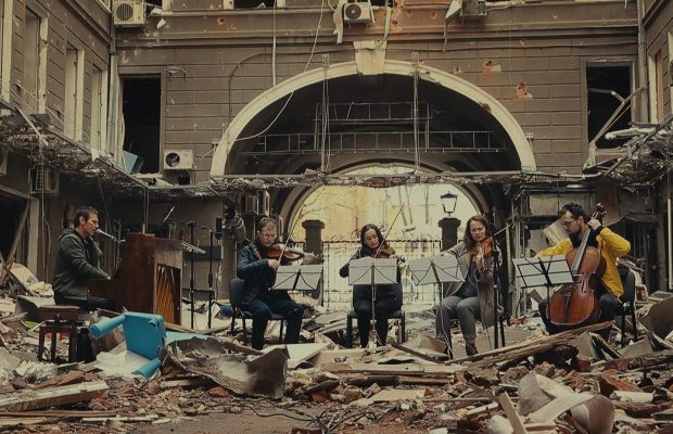 "Озброєні піснею": п'ять причин подивитися документальний фільм про українських музикантів на війні