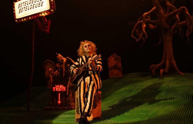 Феєричне повернення пустотливого демона Майкла Кітона: огляд фільму "Бітлджюс Бітлджюс"