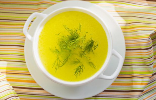 Как сделать куриный бульон еще вкуснее: три ингредиента, которые добавляли наши бабушки