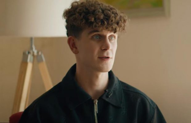 Відомий блогер з України заявив, що мріє про російський паспорт та готовий служити в РФ