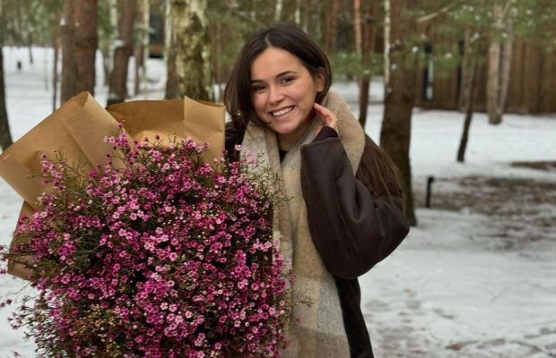 Відома акторка вперше за довгий час показала нареченого та привітала його зі святом