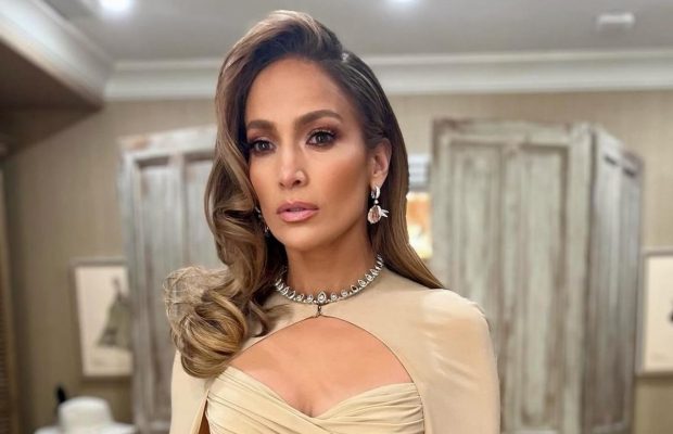 Дженніфер Лопес після розлучення почала зловживати алкоголем: "Займається самолікуванням"