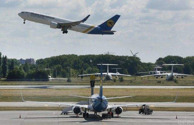 Літаки повинні літати повільніше, аби зменшити викиди у повітря, - дослідження