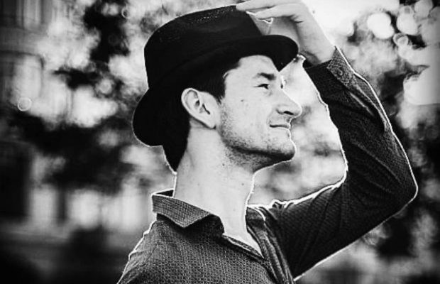 "На жаль, не всі повертаються": на війні загинув відомий український артист