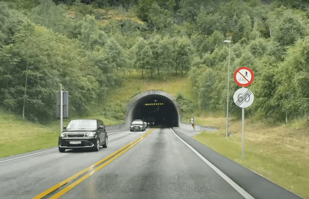 Найдовший тунель у світі отримує неоднозначні відгуки: у водіїв є одна скарга (фото)