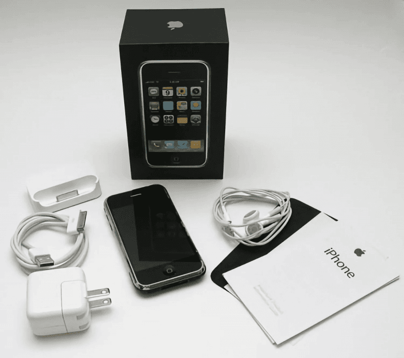 Коробка оригинальных iPhone / фото Tech Journeyman