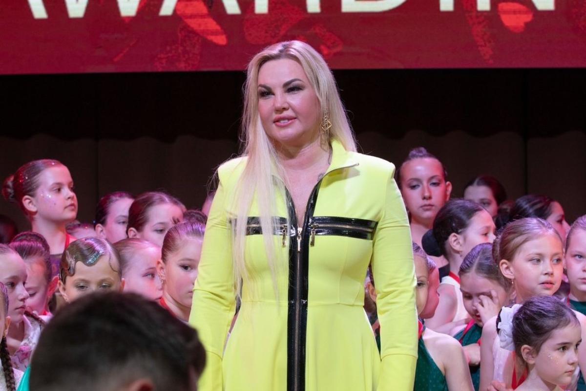 Камалія 10 років тому впала та сильно травмувала обличчя і тому вирішила зробити пластичну операцію / Скріншот Instagram Камалія 10 років тому впала та сильно травмувала обличчя і тому вирішила зробити пластичну операцію / Скріншот Instagram