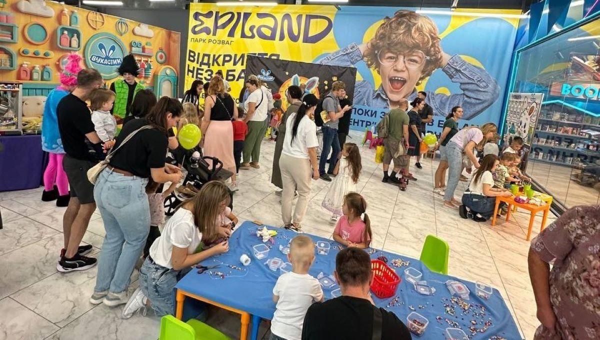 Відкриття ТРЦ 'Епіцентр' в Чабанах: свято для всієї родини і подарунки від 'Вухастика' Відкриття ТРЦ 'Епіцентр' в Чабанах: свято для всієї родини і подарунки від 'Вухастика'