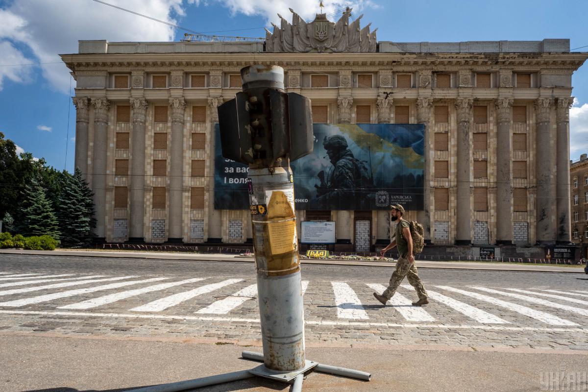 Окупанти вгатили ракетою по багатоквартирному будинку в Харкові Окупанти вгатили ракетою по багатоквартирному будинку в Харкові
