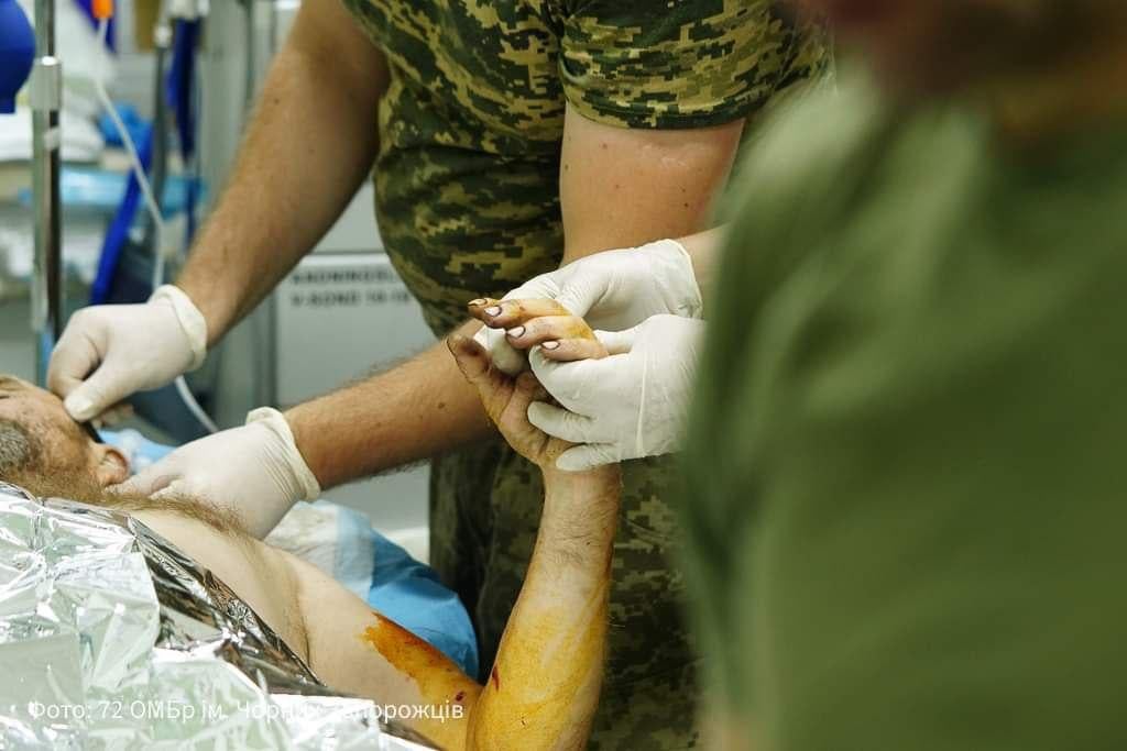 'Дуже важкі дні': 'Чорні Запорожці' показали щемливі фото воїнів після боїв за Вугледар 'Дуже важкі дні': 'Чорні Запорожці' показали щемливі фото воїнів після боїв за Вугледар