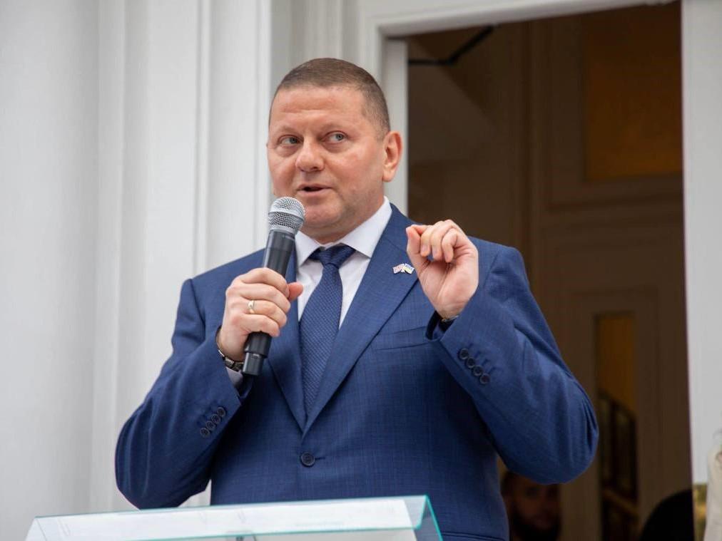 Валерий Залужный показал фото с женой / фото фейсбук Валерия Залужного Валерий Залужный показал фото с женой / фото фейсбук Валерия Залужного