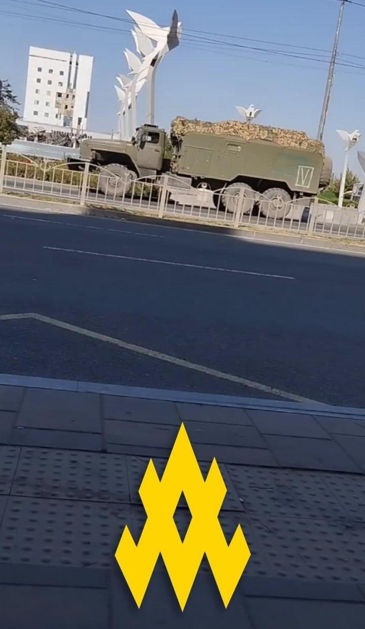Противники решили спрятать свою технику в Мариуполе, узнали журналисты / фото t.me/atesh_ua Противники решили спрятать свою технику в Мариуполе, узнали журналисты / фото t.me/atesh_ua
