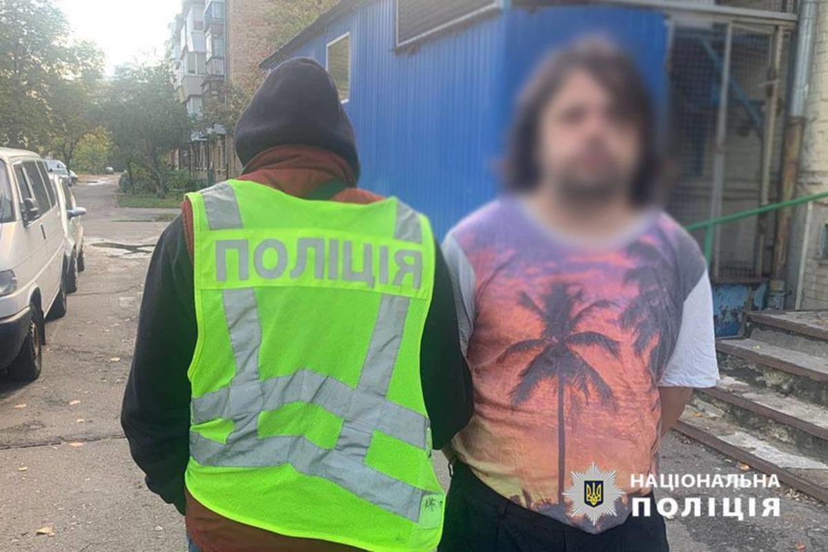 В Киеве задержали мужчину, который "обкладывал" матами патриотов / фото t.me/UA_National_Police В Киеве задержали мужчину, который "обкладывал" матами патриотов / фото t.me/UA_National_Police
