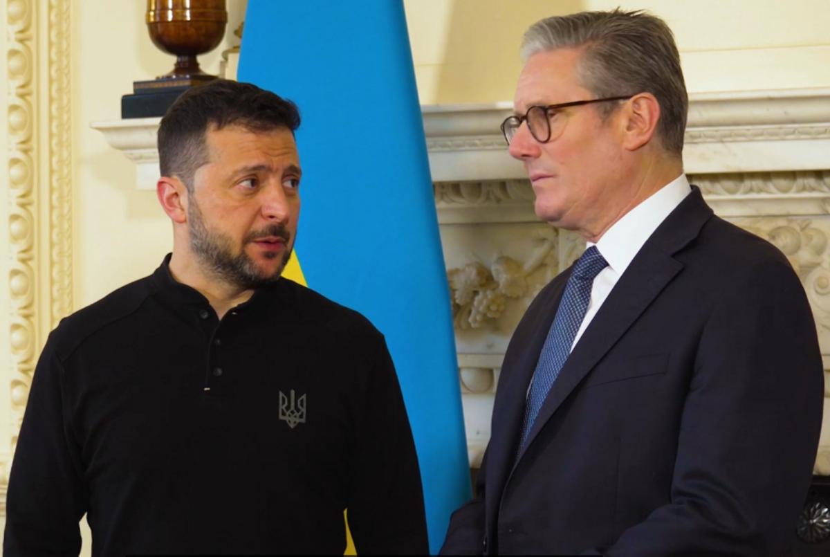 Зеленський представив прем'єру Британії план перемоги України / скріншот Зеленський представив прем'єру Британії план перемоги України / скріншот
