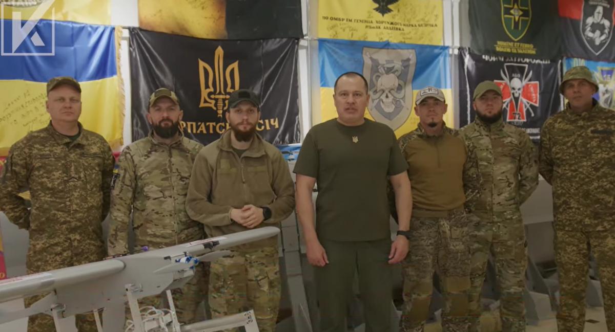 'Украинская команда' передала партию самолетов-камикадзе батальону 'Свобода': 'Бьют оккупантов в очень тяжелых условиях' 'Украинская команда' передала партию самолетов-камикадзе батальону 'Свобода': 'Бьют оккупантов в очень тяжелых условиях'