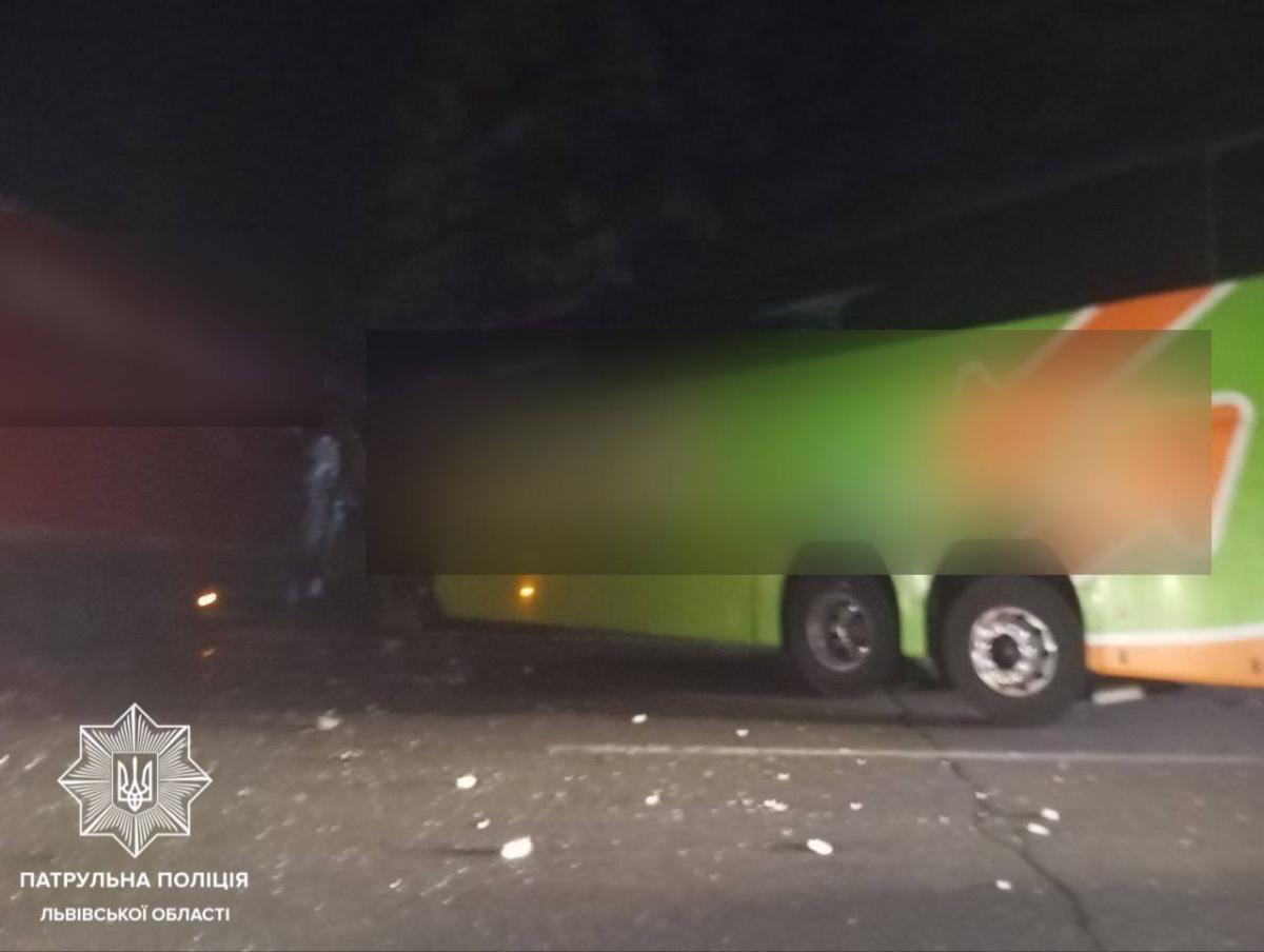 На Львівщині сталася масштабна ДТП / фото Патрульна поліція Львівської області На Львівщині сталася масштабна ДТП / фото Патрульна поліція Львівської області