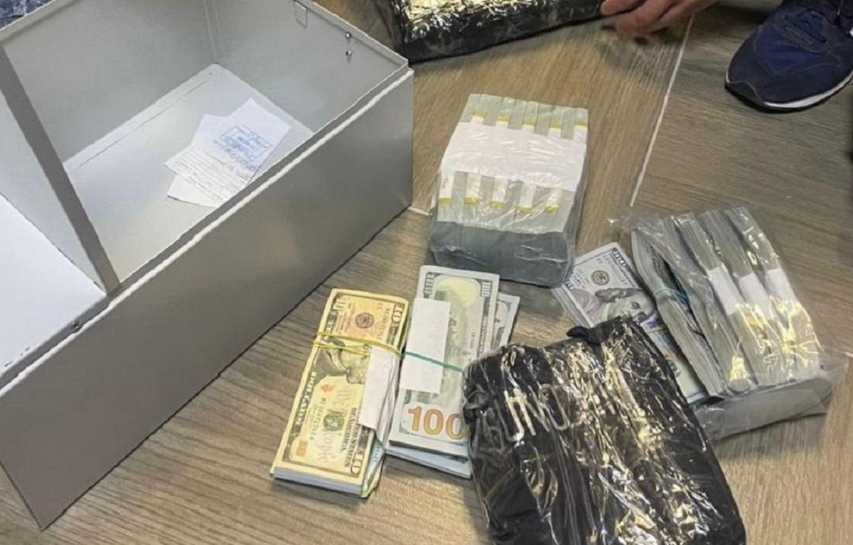 У депутата от 'Европейской Солидарности' нашли 1,5 млн долларов - Порошенко пытается потушить скандал У депутата от 'Европейской Солидарности' нашли 1,5 млн долларов - Порошенко пытается потушить скандал