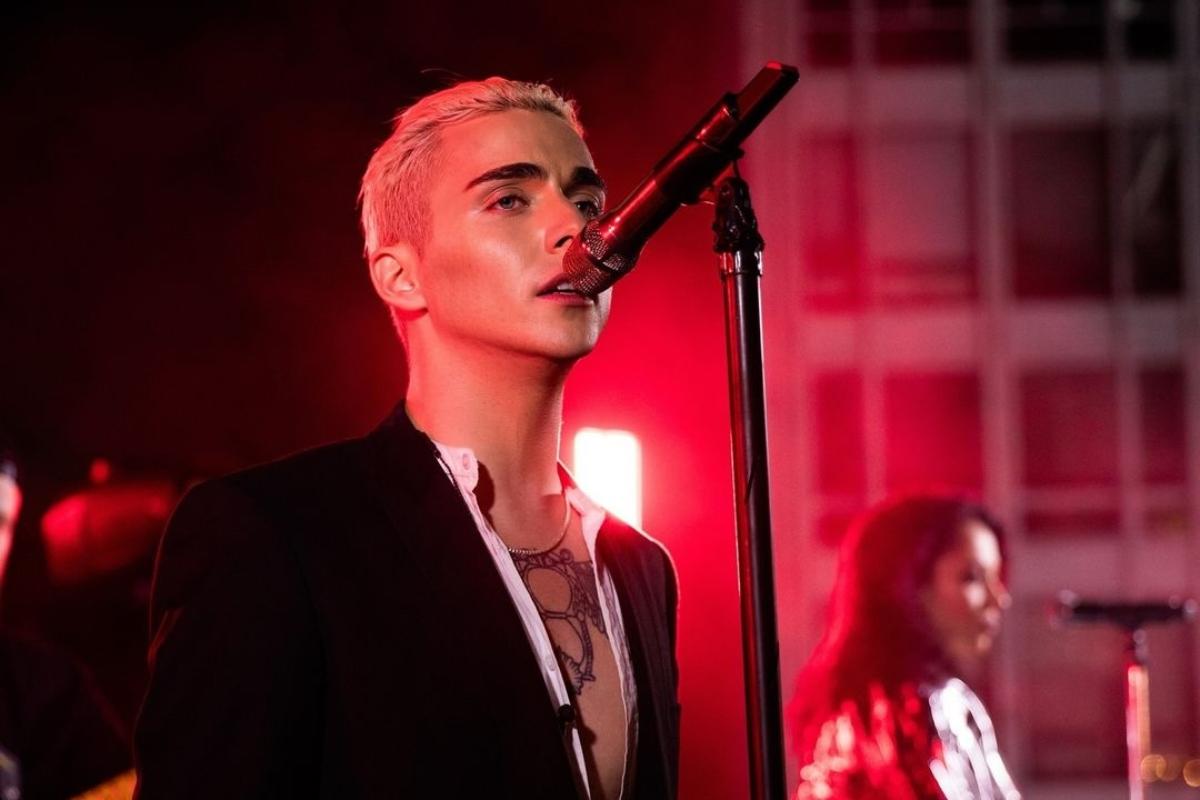 'Дякую за досвід': співак Melovin розійшовся з нареченим-військовим