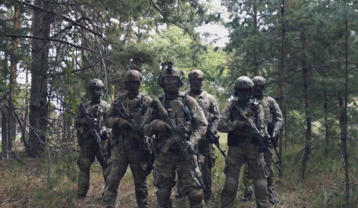 'Українська команда' передала розвідникам з групи 'Гюрза' необхідний позашляховик 'Українська команда' передала розвідникам з групи 'Гюрза' необхідний позашляховик