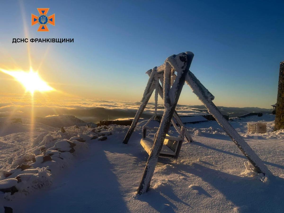 У Карпатах лежить сніг та тримається мороз / фото ДСНС Івано-Франківськох області