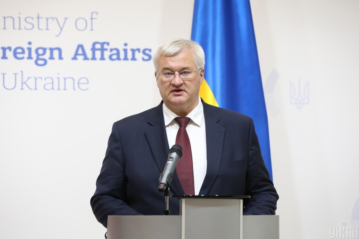 Сибіга: Дозвіл на далекобійні удари вглиб РФ зупинить просування росіян Сибіга: Дозвіл на далекобійні удари вглиб РФ зупинить просування росіян