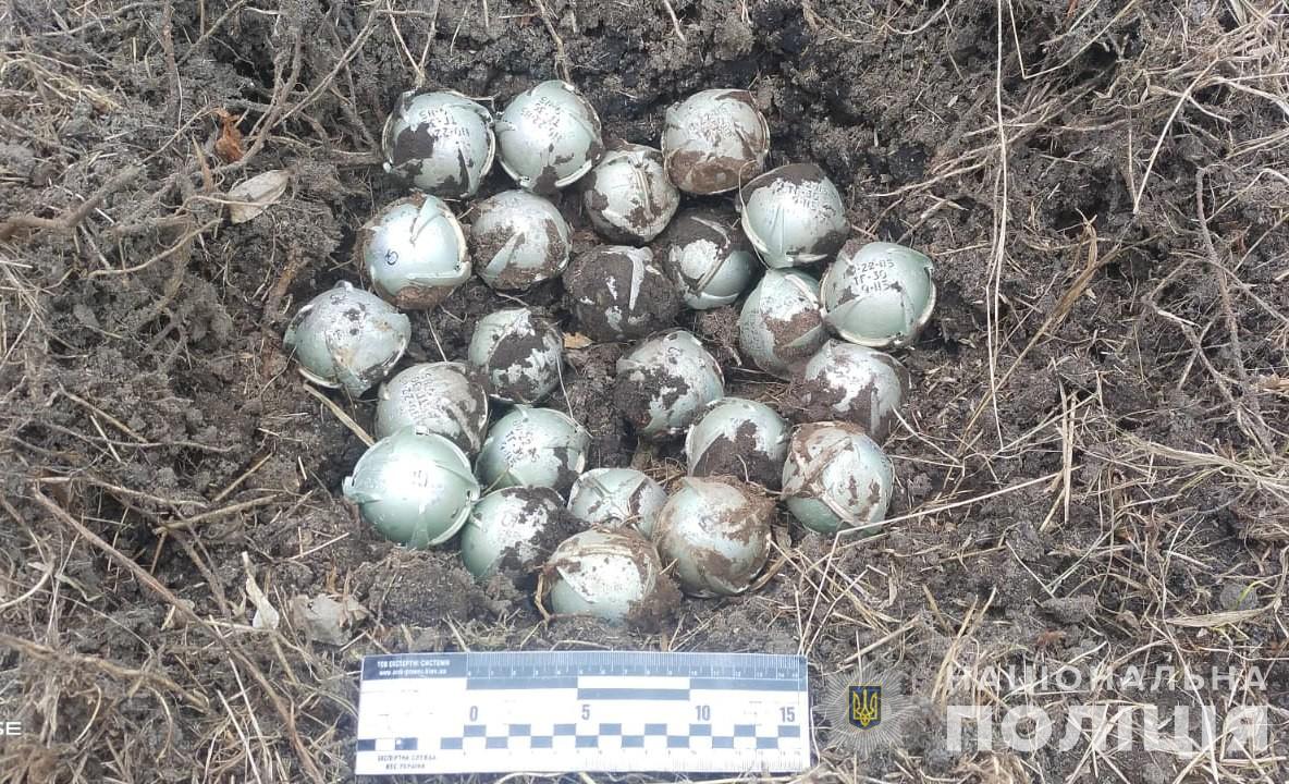 Для розуміння: як можуть виглядати касетні суббоєприпаси / фото Нацполіція України Для розуміння: як можуть виглядати касетні суббоєприпаси / фото Нацполіція України