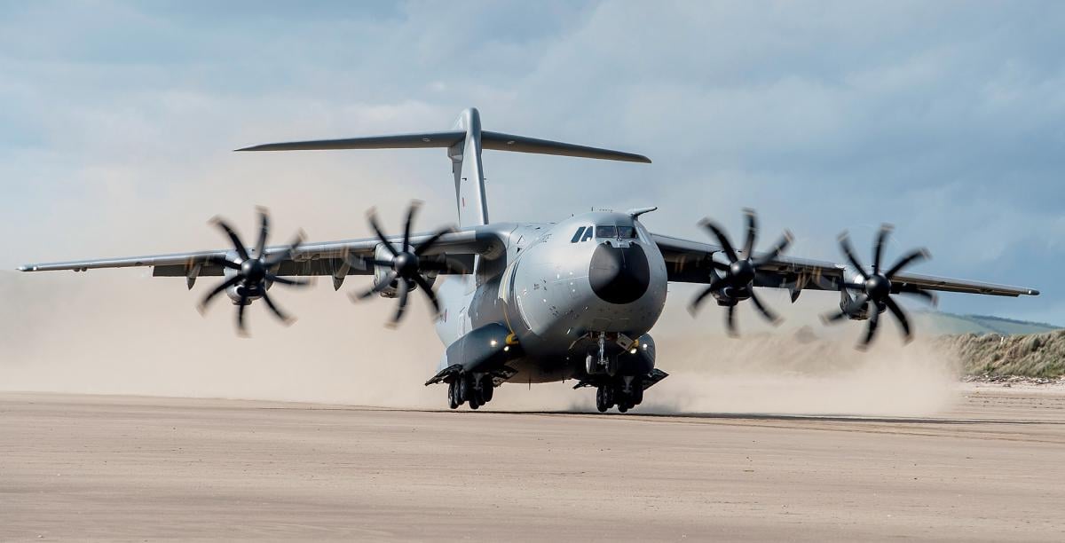 Airbus A400M Atlas Королівських ВПС Великої Британії, для якого призначена лазерна зброя / фото Wikipedia Airbus A400M Atlas Королівських ВПС Великої Британії, для якого призначена лазерна зброя / фото Wikipedia