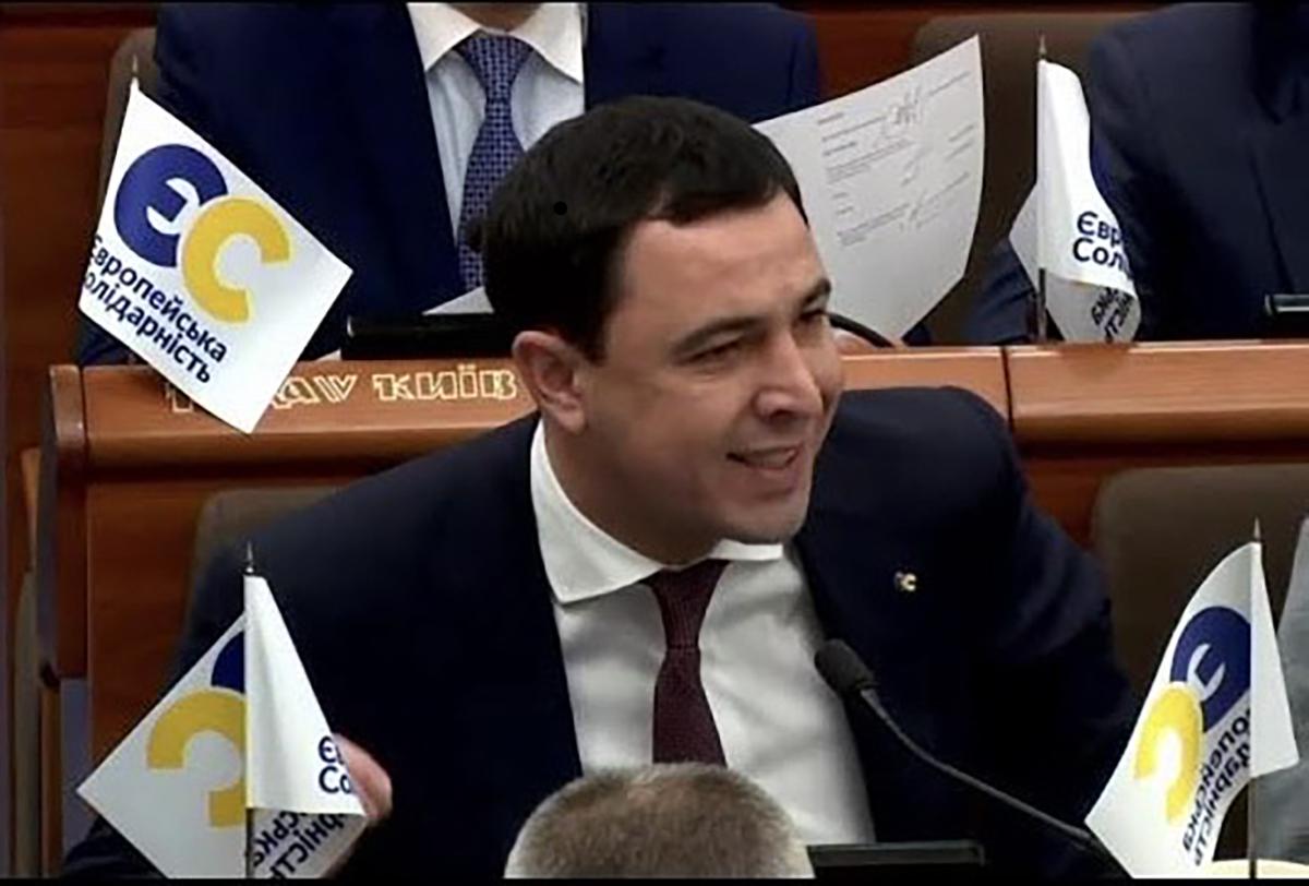 Журналісти викрили схеми, як друзі керівника фракції Порошенка у Київраді отримували землю у столиці Журналісти викрили схеми, як друзі керівника фракції Порошенка у Київраді отримували землю у столиці