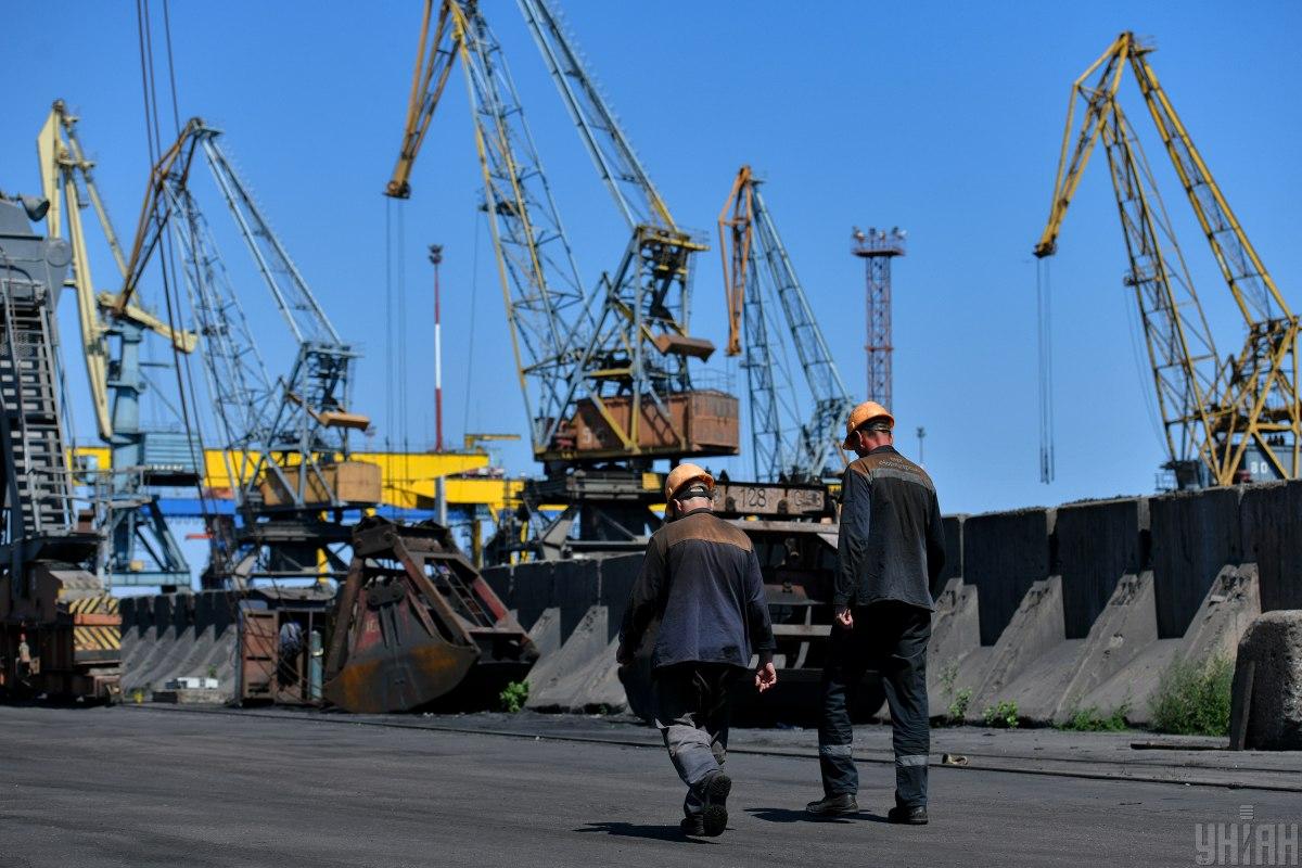 Порт «Чорноморськ», як і інші порти - страждає від російських ракетних атак / фото УНІАН