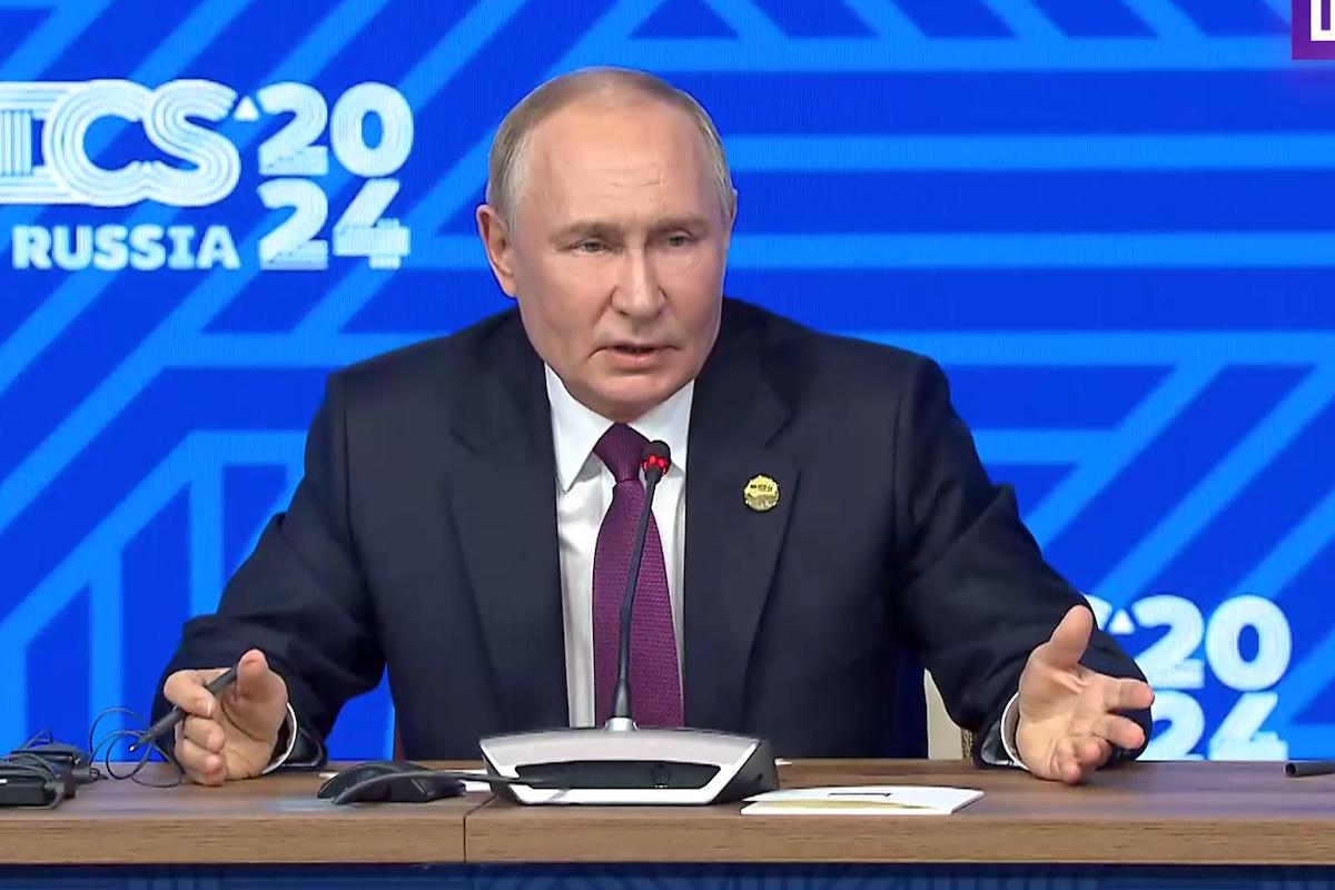 Владимир Путин дал пресс-конференцию по итогам саммита БРИКС / кадр из видео Владимир Путин дал пресс-конференцию по итогам саммита БРИКС / кадр из видео