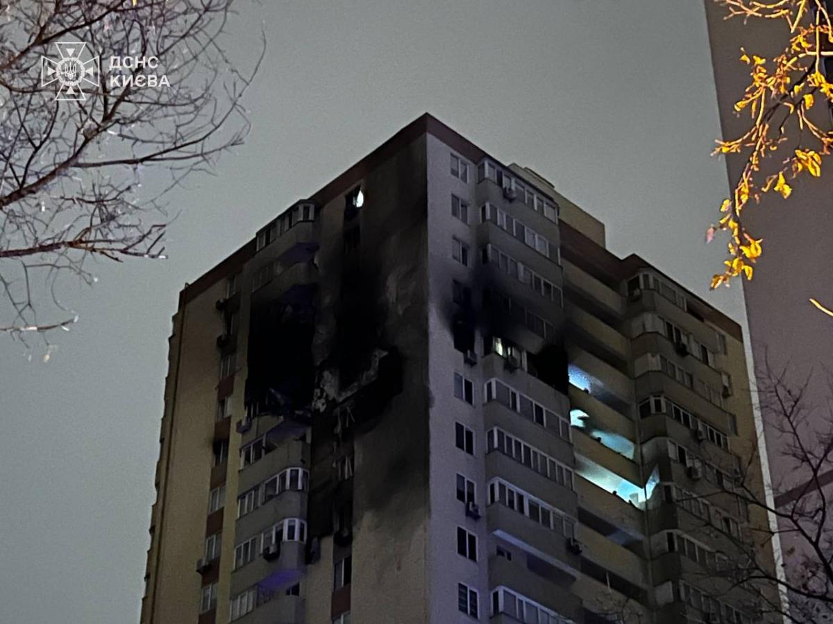 Стали известны подробности дронового удара по Киеву / фото t.me/dsns_telegram Стали известны подробности дронового удара по Киеву / фото t.me/dsns_telegram