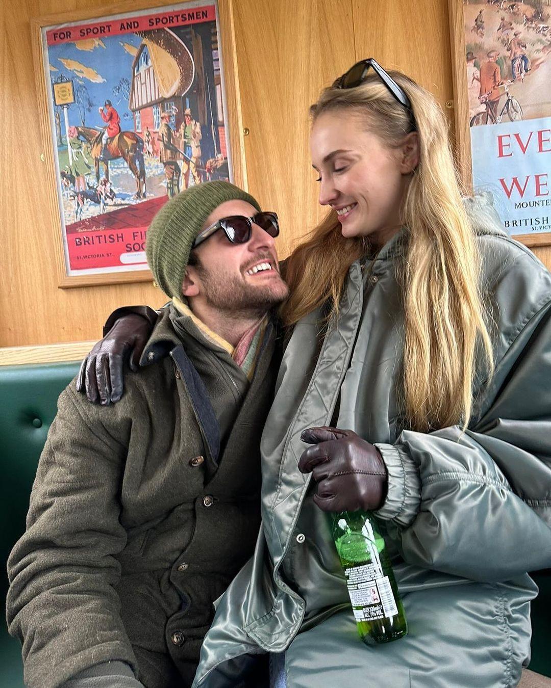 Софі Тернер та Перегрін Пірсон / Скріншот Instagram Софі Тернер та Перегрін Пірсон / Скріншот Instagram