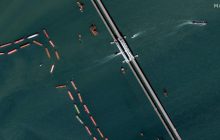 Россия стянула к Крымскому мосту "Панцири" и еще больше защитных барж, - BI