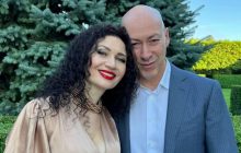 Дмитрий Гордон поделился романтическим фото с женой и поздравил ее с важным праздником
