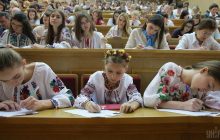 Сьогодні в Україні пройде Радіодиктант-2024: коли і де слухати, куди надсилати текст