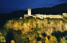 Названо неймовірне містечко в Іспанії, яке ідеально підійде для відпочинку восени