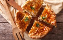 Как приготовить вкусный куриный пирог: простой рецепт от Джейми Оливера за 15 минут