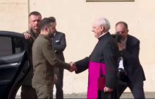 Зеленський прибув у Ватикан для зустрічі з Папою Римським (відео)