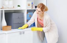 Важливо для кожної оселі: експерт з прибирання розповіла, як часто потрібно витирати пил