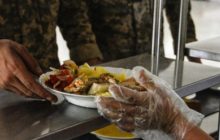 Член Антикорсовета при МО показал, как избирательно Госоператор тыла наказывает поставщиков за некачественную еду