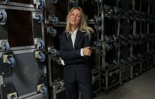 Известной певице устроили сюрприз во Дворце спорта и довели ее до слез (видео)