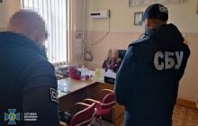 У руководительницы областной МСЭК нашли полмиллиона долларов и российский паспорт сына (фото)