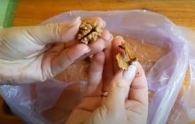 Як швидко почистити волоські горіхи: із цією бабусиною порадою можна впоратися за 5 хвилин