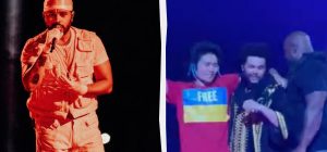 Прямо во время концерта The Weeknd на сцену выбежал проукраинский активист (видео)