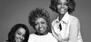 Умерла известная американская певица и мама Уитни Хьюстон