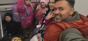 Мирошниченки показали отдых с четырьмя детьми: "Вы взяли с собой полквартиры" (фото)